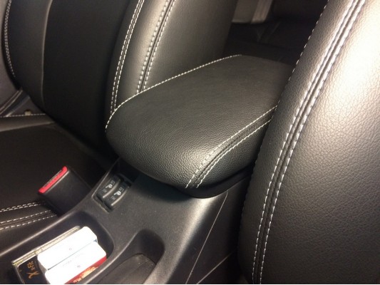 Перетяжка центрального подлокотника Перетяжка центрального подлокотника